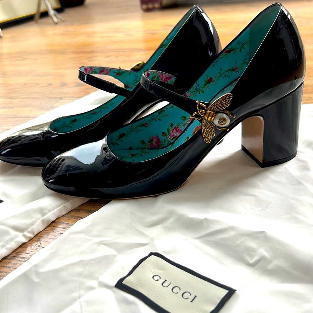 Authentic Gucci Vernice Lois Bee Mary Jane black patent pumps 39.5 GORGEOUS